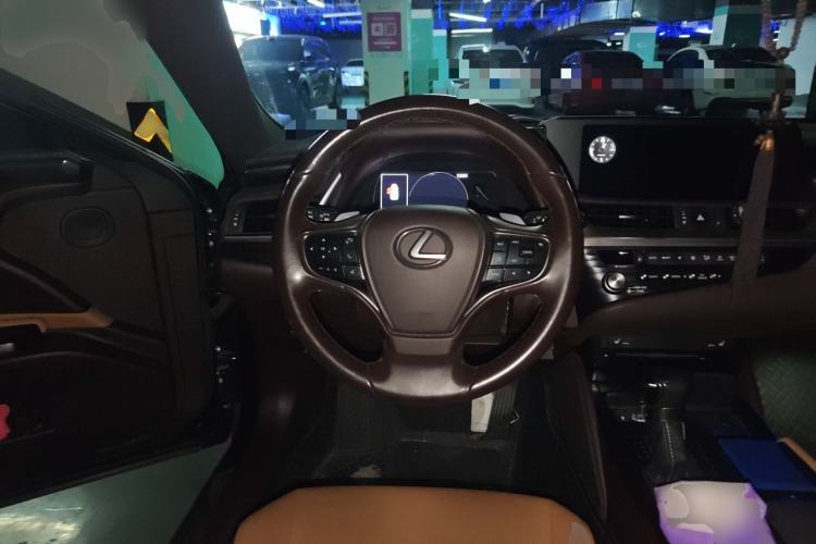 Used Lexus ES 2020 300h Premier Edition Steering Wheel