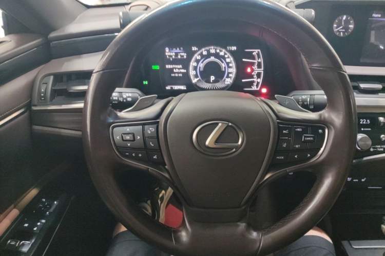 Used Lexus ES 2020 300h Deluxe Edition Steering Wheel
