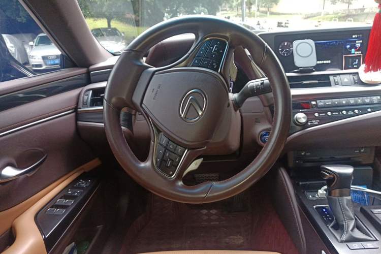 Used Lexus ES 2020 300h Premier Edition Steering Wheel