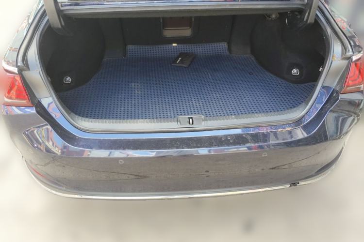 Used Lexus ES 2020 300h Deluxe Edition Trunk