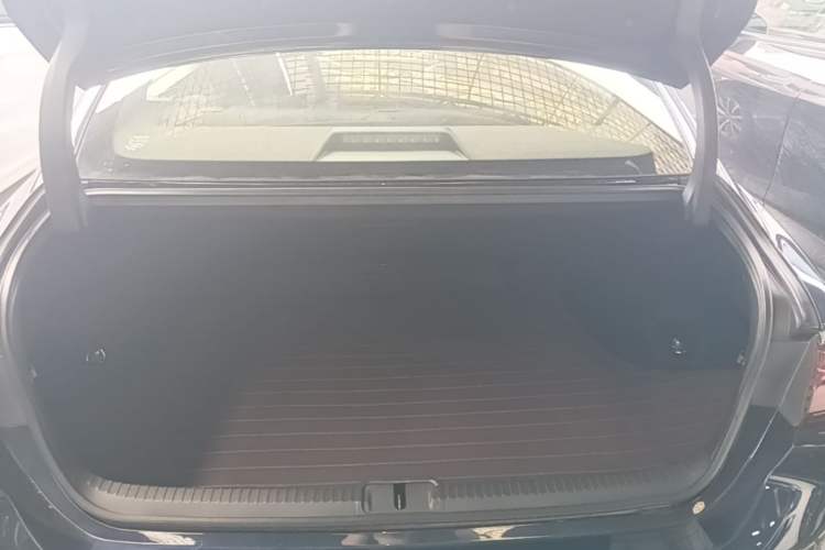 Used Lexus ES 2020 300h Premier Edition Trunk