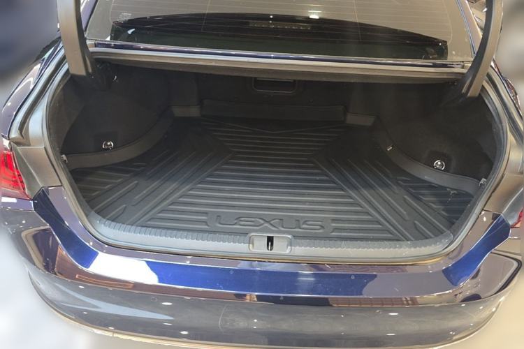 Used Lexus ES 2020 300h Premier Edition Trunk
