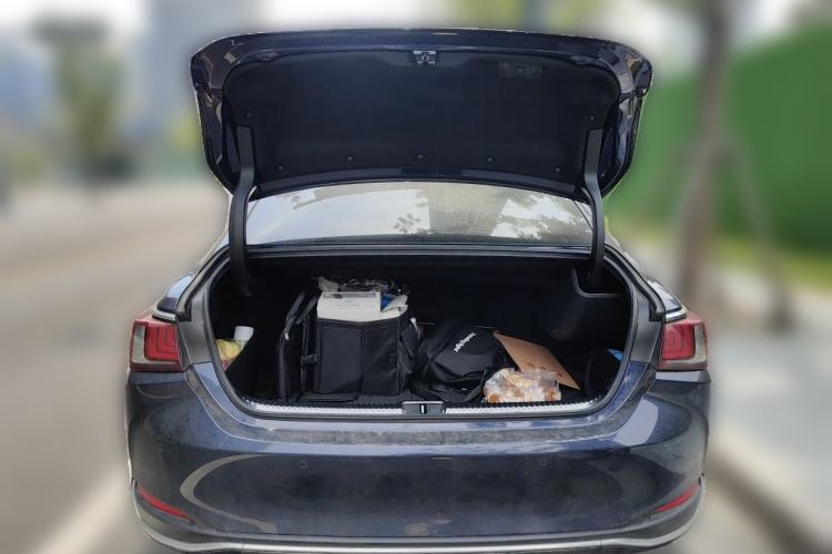 Used Lexus ES 2020 300h Deluxe Edition Trunk