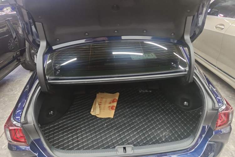 Used Lexus ES 2020 300h Premier Edition Trunk