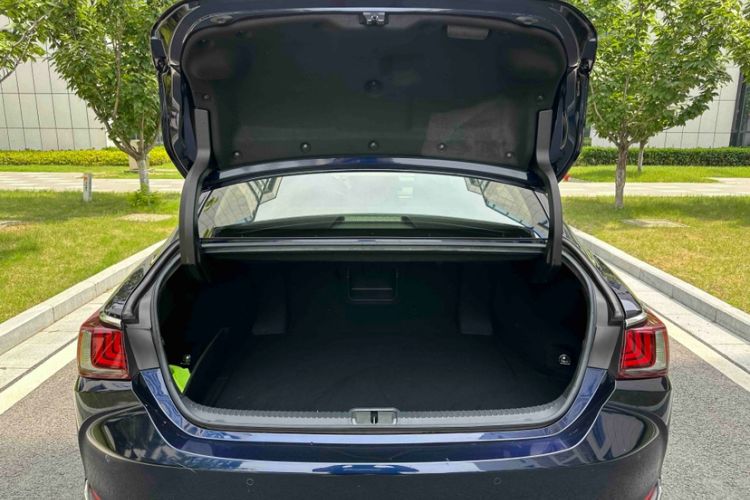 Used Lexus ES 2020 200 Excellence Edition Trunk