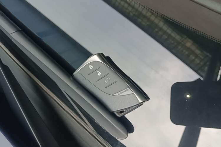 Used Lexus ES 2020 300h Premier Edition Vehicle Key