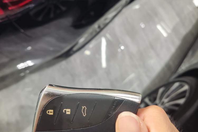 Used Lexus ES 2020 300h Deluxe Edition Vehicle Key