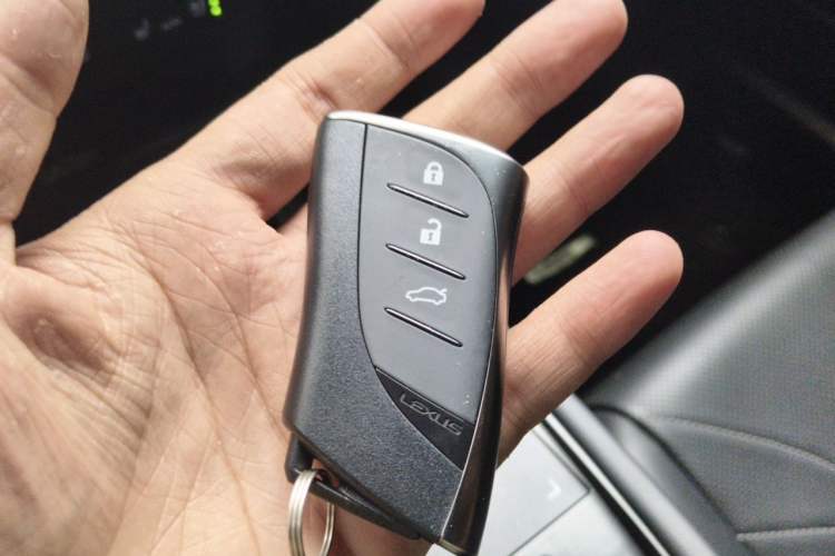 Used Lexus ES 2020 300h Executive Edition Vehicle Key
