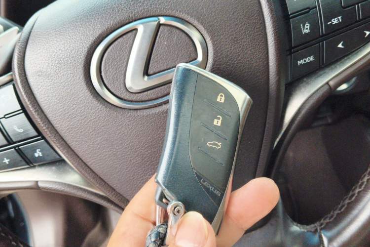 Used Lexus ES 2020 300h Premier Edition Vehicle Key
