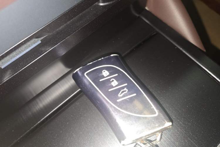 Used Lexus ES 2020 300h Premier Edition Vehicle Key