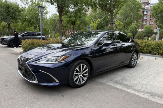 Used Lexus ES 2020 300h Premier Edition