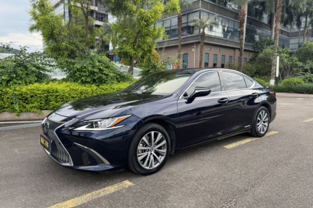 Lexus ES 2020 300h Premier Edition с пробегом
