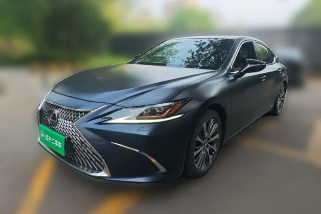 Lexus ES 2020 300h Premium Edition usado