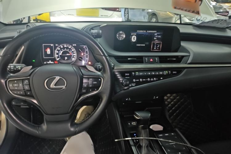Used Lexus ES 2020 200 Excellence Edition Center Console