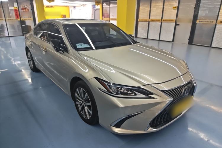 Used Lexus ES 2020 200 Excellence Edition Front Right 45 Deg