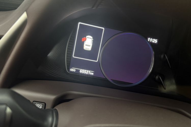 Used Lexus ES 2020 200 Luxury Edition Odometer Close Up