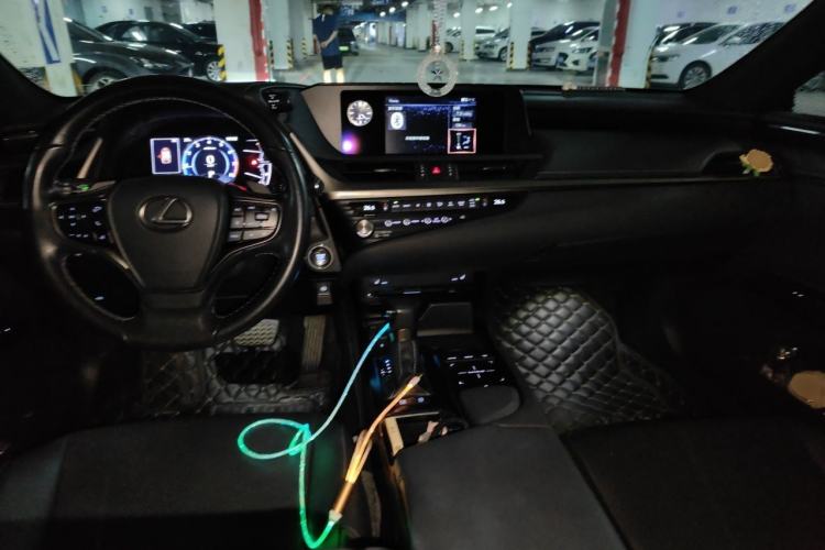 Used Lexus ES 2020 200 Excellence Edition Center Console