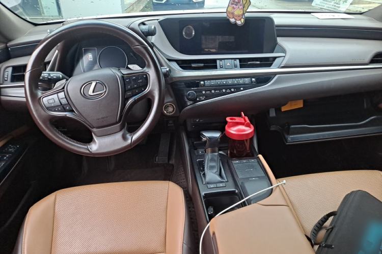 Used Lexus ES 2020 200 Excellence Edition Center Console