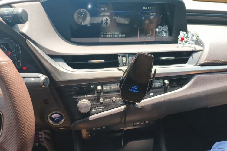 Used Lexus ES 2020 300h Deluxe Edition Audio And AC Panel