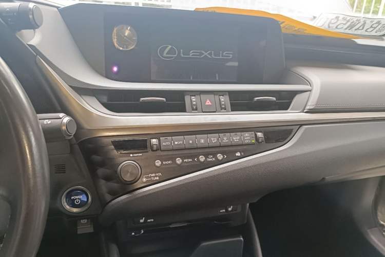 Used Lexus ES 2020 300h Premier Edition Audio And AC Panel