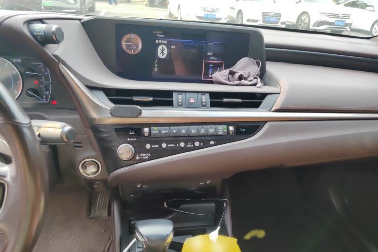 Used Lexus ES 2020 200 Excellence Edition Audio And AC Panel