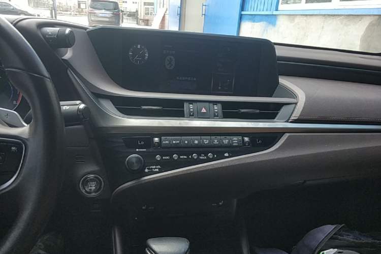 Used Lexus ES 2020 200 Excellence Edition Audio And AC Panel