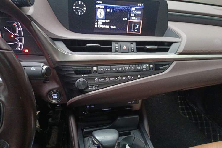 Used Lexus ES 2020 200 Excellence Edition Audio And AC Panel