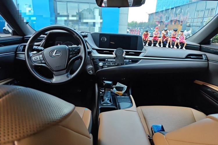 Used Lexus ES 2020 200 Excellence Edition Center Console