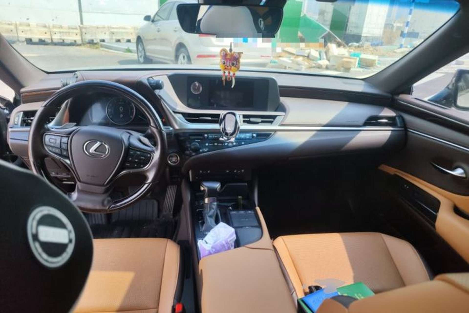 Used Lexus ES 2020 200 Luxury Edition Center Console
