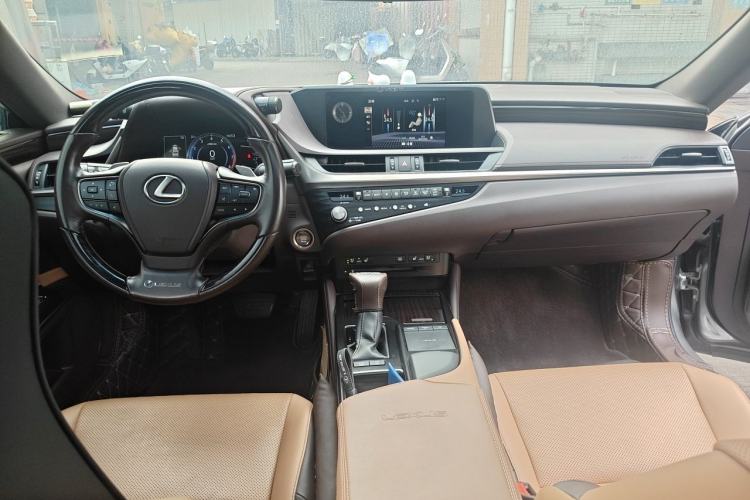 Used Lexus ES 2020 200 Luxury Edition Center Console