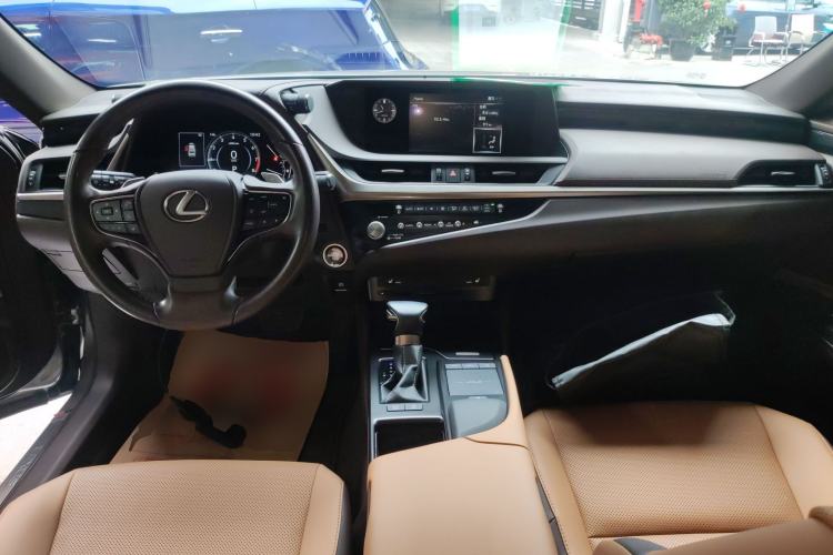 Used Lexus ES 2020 200 Excellence Edition Center Console