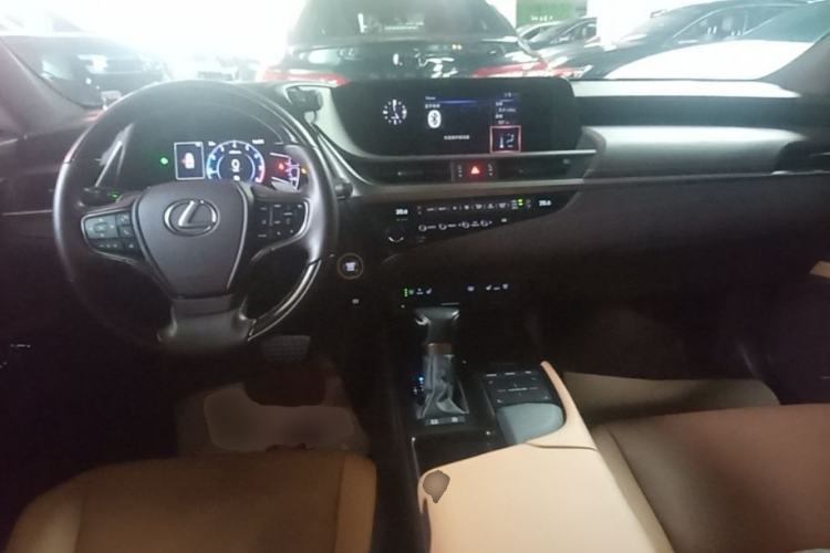 Used Lexus ES 2020 200 Luxury Edition Center Console