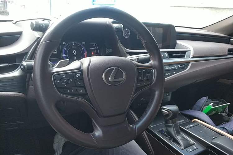 Used Lexus ES 2020 200 Excellence Edition Center Console