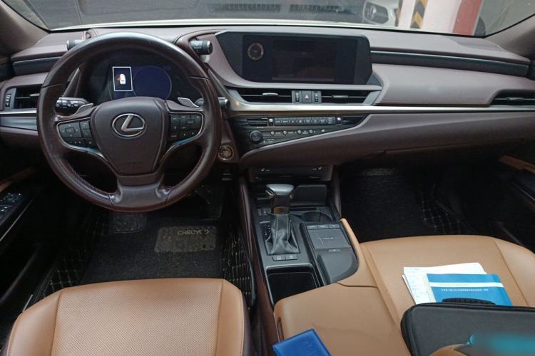 Used Lexus ES 2020 200 Excellence Edition Center Console