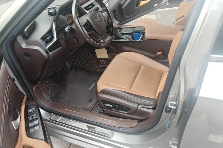 Used Lexus ES 2020 200 Luxury Edition Driver Seat