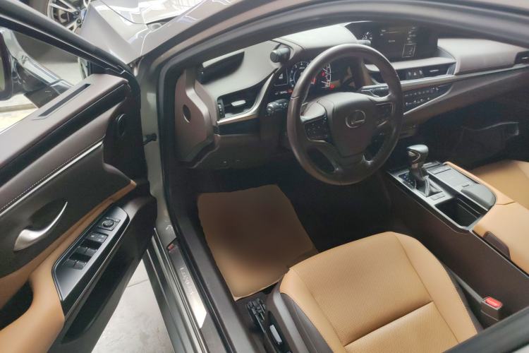 Used Lexus ES 2020 200 Excellence Edition Driver Seat