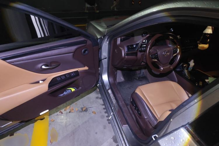 Used Lexus ES 2020 300h Premier Edition Driver Seat
