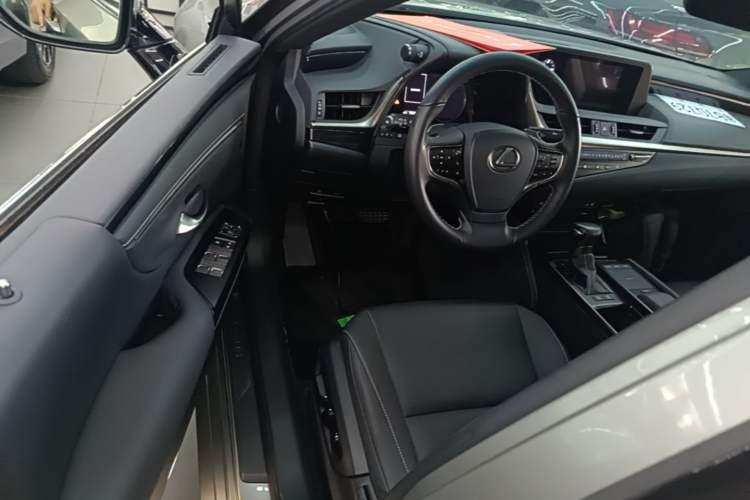 Used Lexus ES 2020 200 Excellence Edition Driver Seat