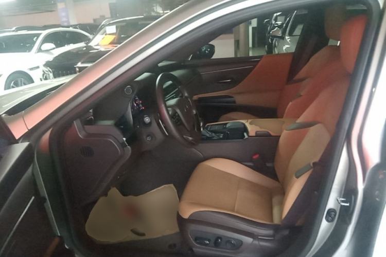 Used Lexus ES 2020 200 Luxury Edition Driver Seat