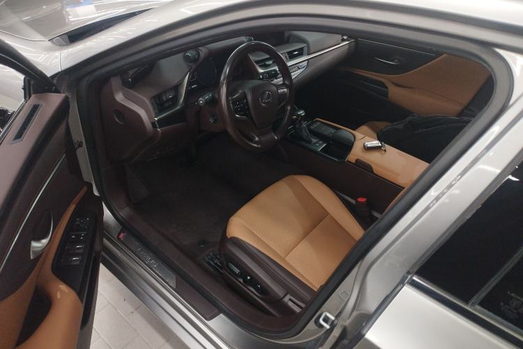 Used Lexus ES 2020 260 Excellence Edition Driver Seat