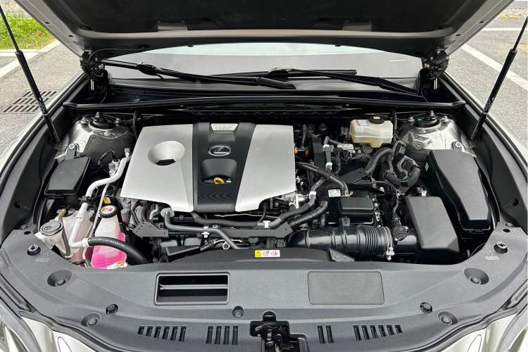 Used Lexus ES 2020 300h Deluxe Edition Engine Bay