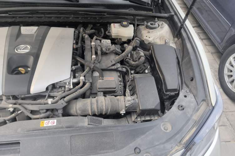 Used Lexus ES 2020 300h Premier Edition Engine Bay Left
