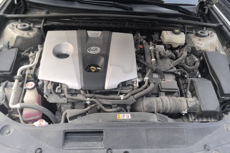 Used Lexus ES 2020 300h Premier Edition Engine Bay