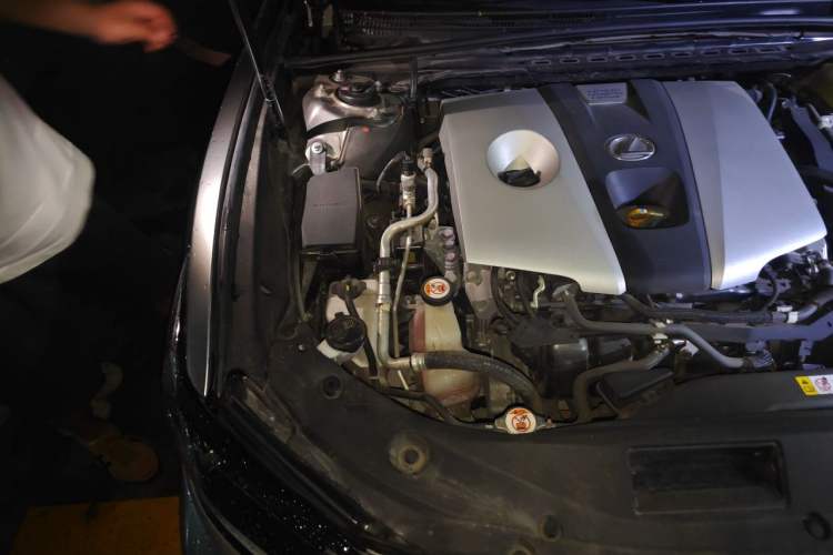 Used Lexus ES 2020 300h Premier Edition Engine Bay Right