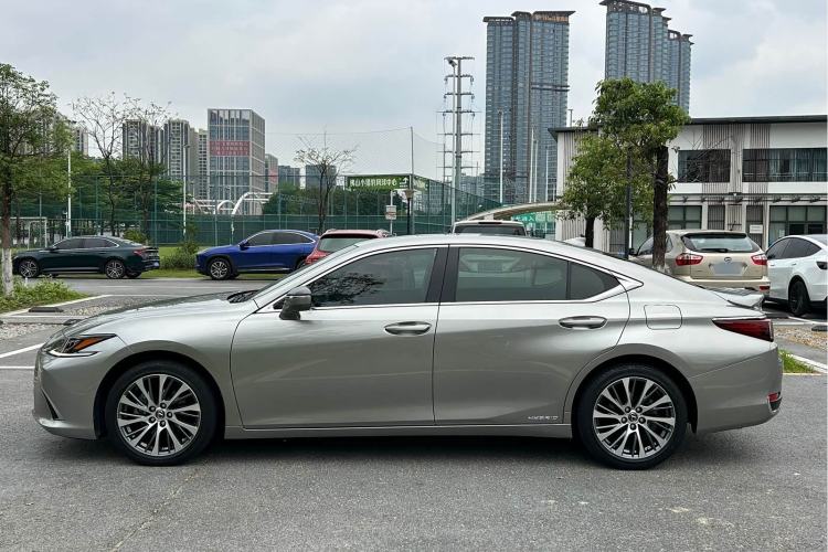 Used Lexus ES 2020 300h Deluxe Edition Exterior 11