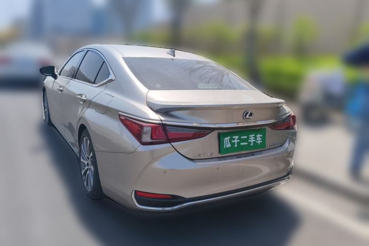 Used Lexus ES 2020 300h Deluxe Edition Exterior 3
