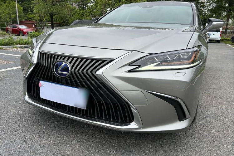 Used Lexus ES 2020 300h Deluxe Edition Exterior 3