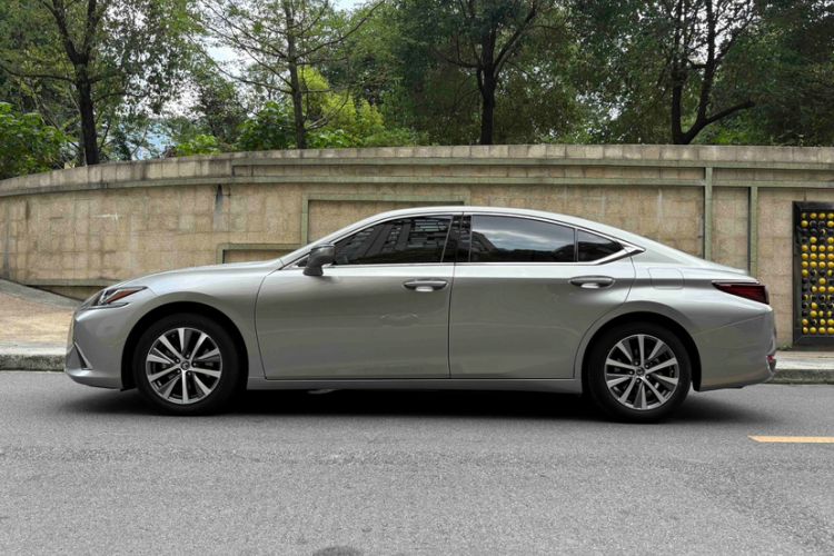 Used Lexus ES 2020 200 Luxury Edition Exterior 3