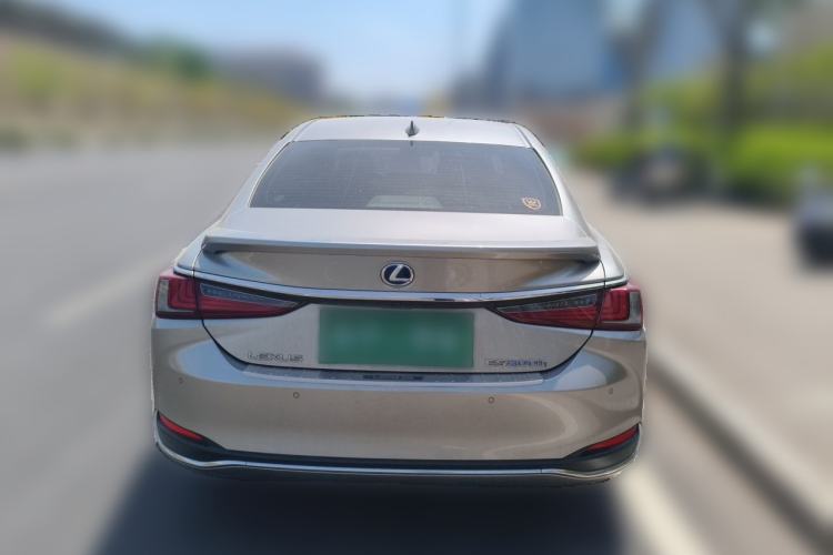 Used Lexus ES 2020 300h Deluxe Edition Exterior 4