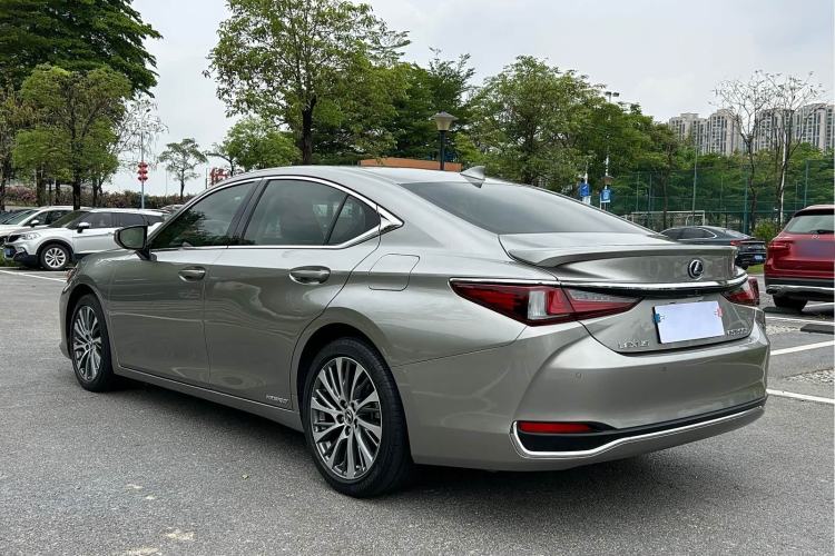 Used Lexus ES 2020 300h Deluxe Edition Exterior 6